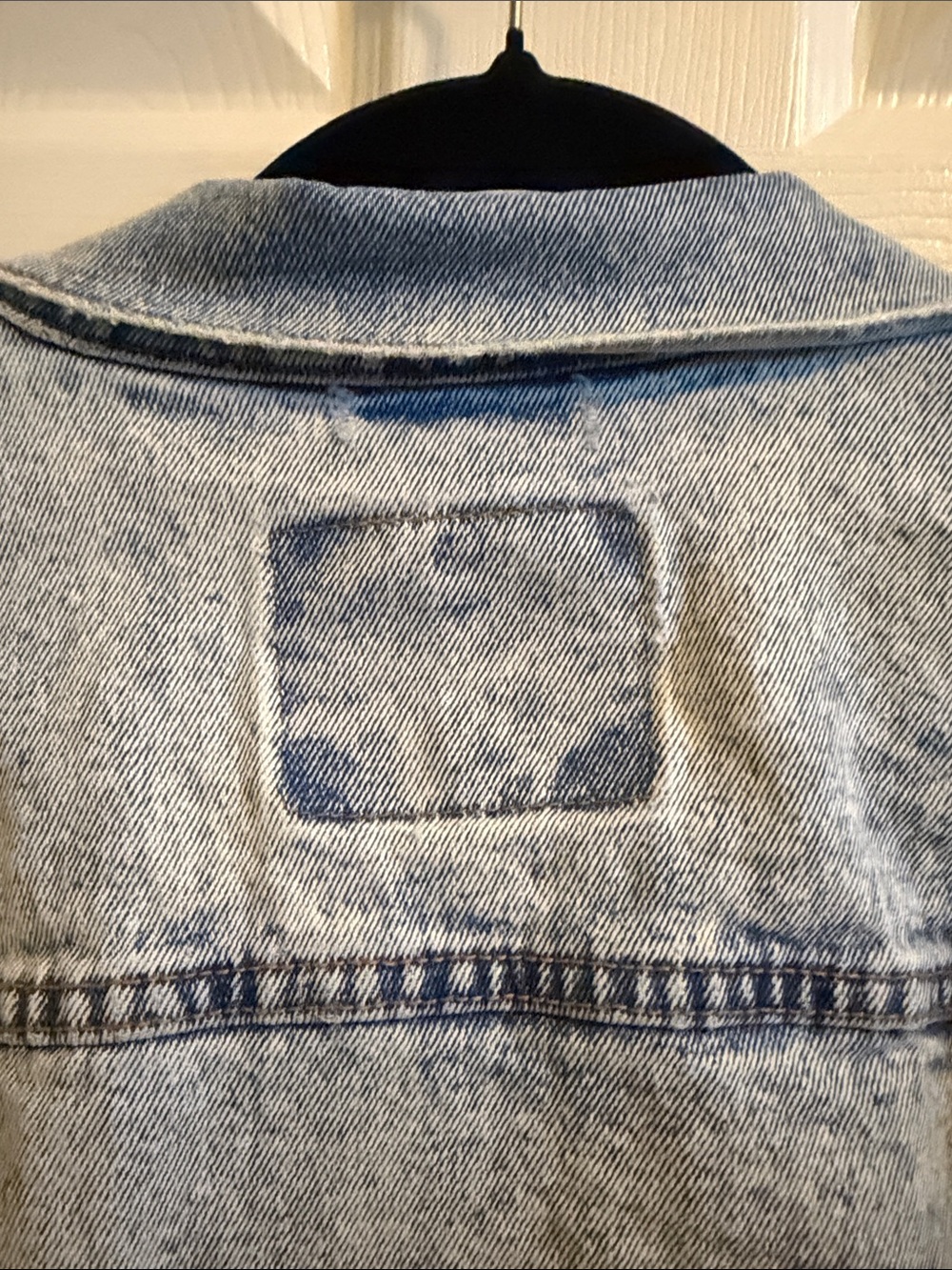 Levi's Light Wash Blue  Distressed Denim Jacket - Picture 11 of 13